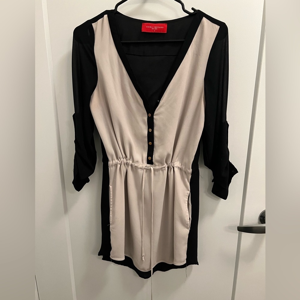 Akira Red Label off white and black tunic size small